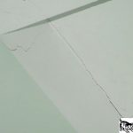 Có rất nhiều nguyên nhân gây ra hiện tượng trần nhà bị nứt